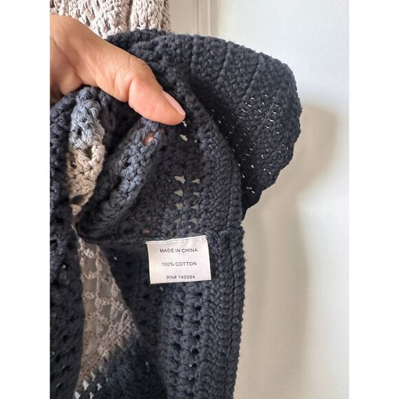 Lisa Maree REVOLVE Days End Crochet Hooded Poncho Size L Grey - Picture 6 of 7